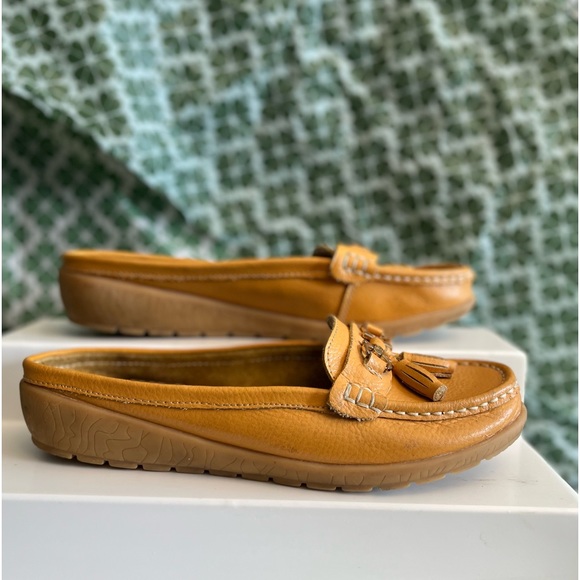 Salvatore Ferragamo Yellow Leather Slip on Shoes!! - Picture 4 of 9